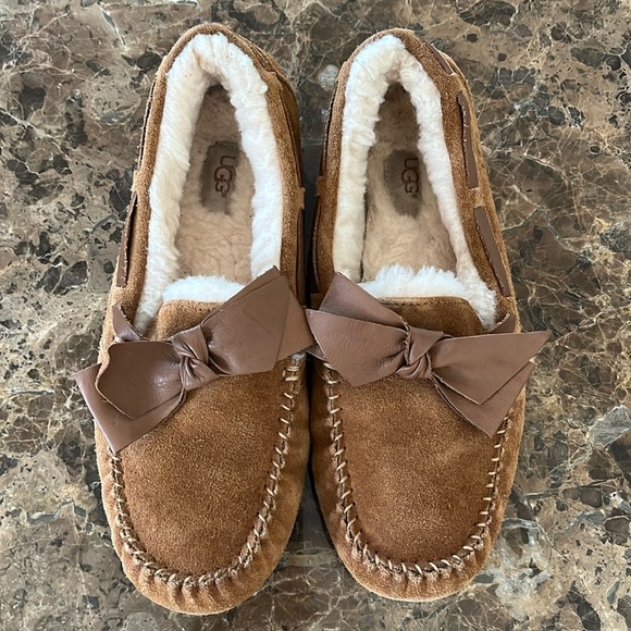 UGG Dakota Chestnut Sheepskin Leather Bow Slippers size 11 - Picture 2 of 16